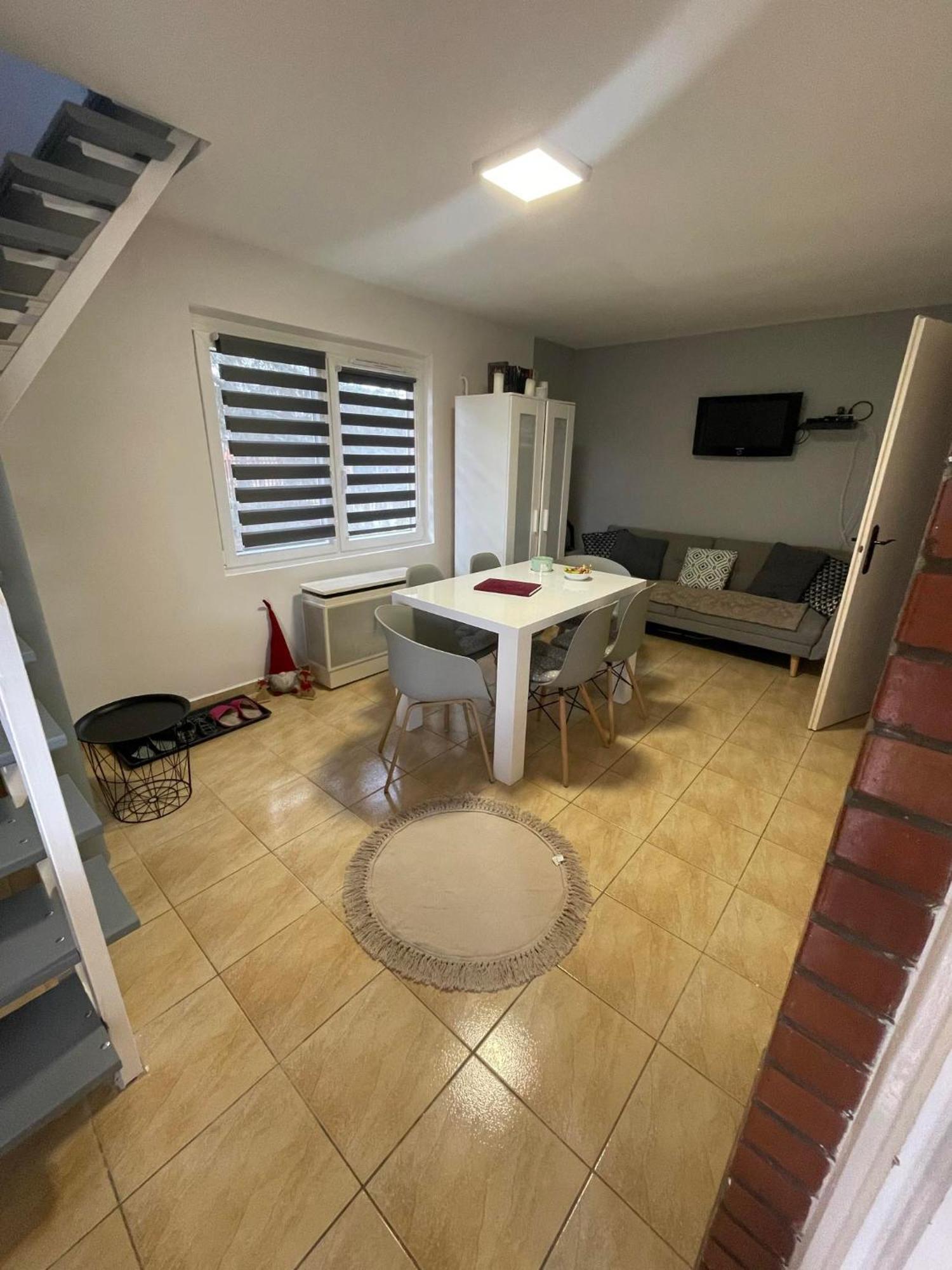 Chill Apartman Oroshaza Bagian luar foto